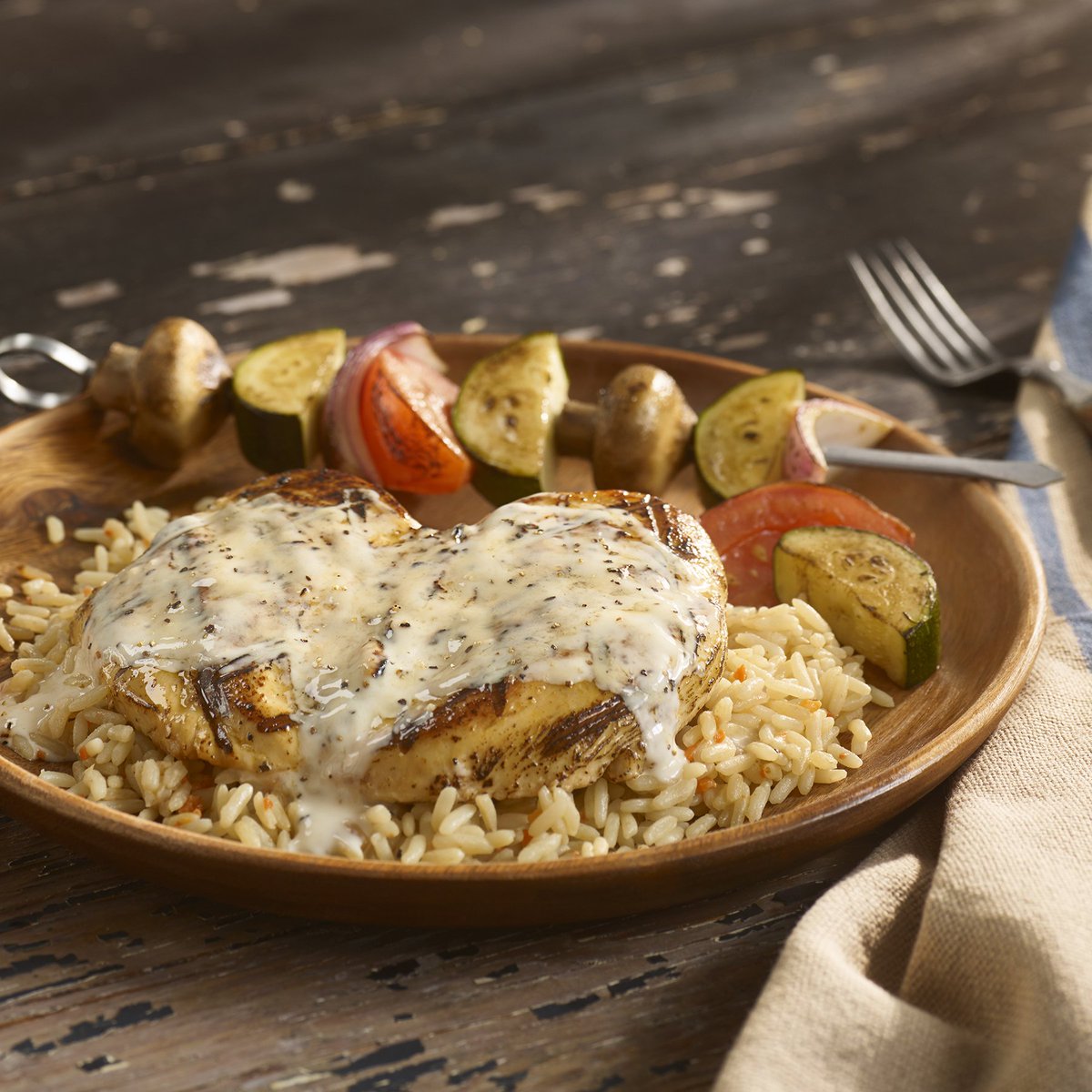 LogansRoadhouse's tweet photo. Straight from the flames to your table. 8 American Roadhouse Meals for $8.99, 3-6PM daily. https://t.co/0XkVjeaMZr https://t.co/J5gRIQTcEi