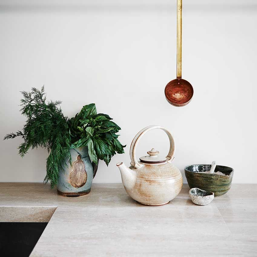 ELLEDecoUK's tweet photo. Zen living in the heart of Melbourne? This home achieves the perfect balance of modernity and calm. See more in #EDnov17 – on sale now! https://t.co/qIimvFoqbH