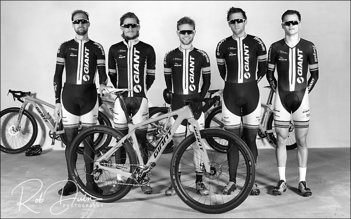 strandteamTS's tweet photo. Nu ook op twitter met @MatsBuning @thijszonneveld @JeanMontagne @wimbotman @patrickkos en zijn trots op onze nieuwe sponsor @9thwave_cycling https://t.co/AbVAWZh9yq