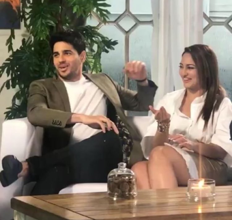 coolyboy_'s tweet photo. Cuties π #SidSona #VikramMaya
I love dis pair yaaarrrr
@sonakshisinha @S1dharthM
#IttefaqThisFriday #Ittefaqnov3 https://t.co/GNpFVIUVxt