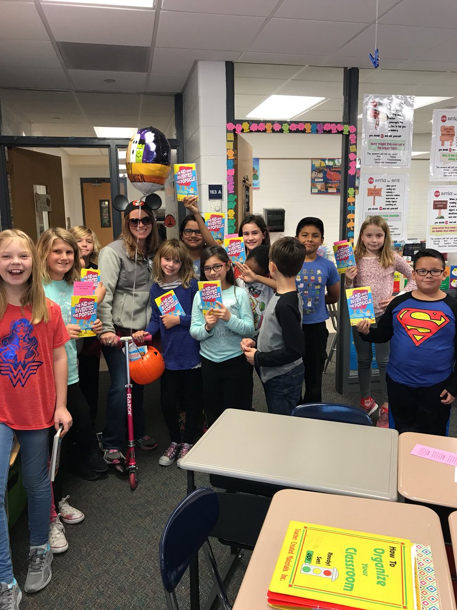LauriePerry12's tweet photo. One Book One School #Geneva304 #onebookoneschool https://t.co/VCQp6P7JgX