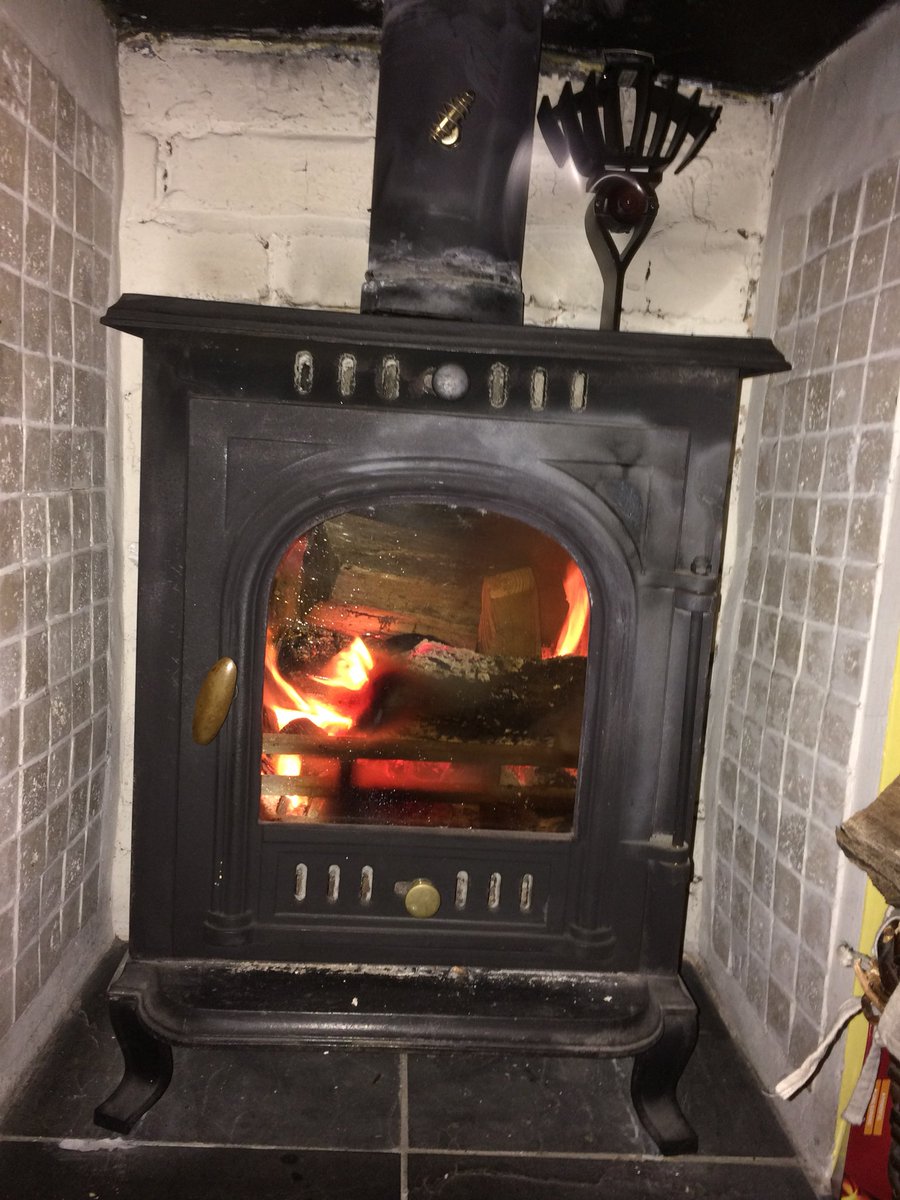 JustinRollings's tweet photo. Clocks gone back, temperature dropping, nights drawing in means cosy warm fires. Love my wood burner. https://t.co/Np637ZMFdE