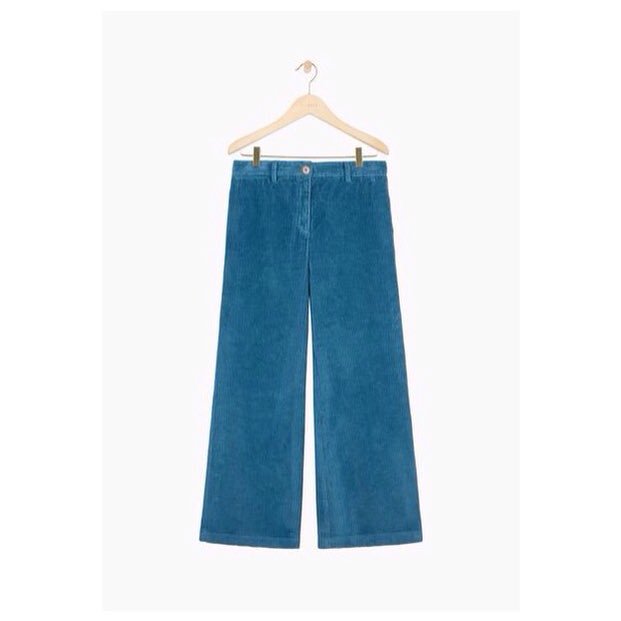 pez_tienda's tweet photo. Pantalón de pana de Masscob 
#tiendaspez #style #moda #pants #masscob #pantalon #pez #fashion #madrid #multibrandstore   #regueros15 https://t.co/t0ATjRH2GQ