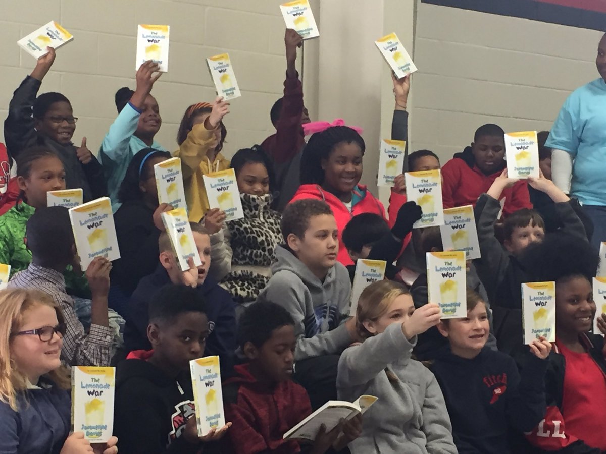 kporter_'s tweet photo. Finally...The Lemonade War!! #WEREADBIG @SCSAggies @mtfreeman @Alabama_Reading @AlabamaDeptofEd https://t.co/otYJVkSxv8