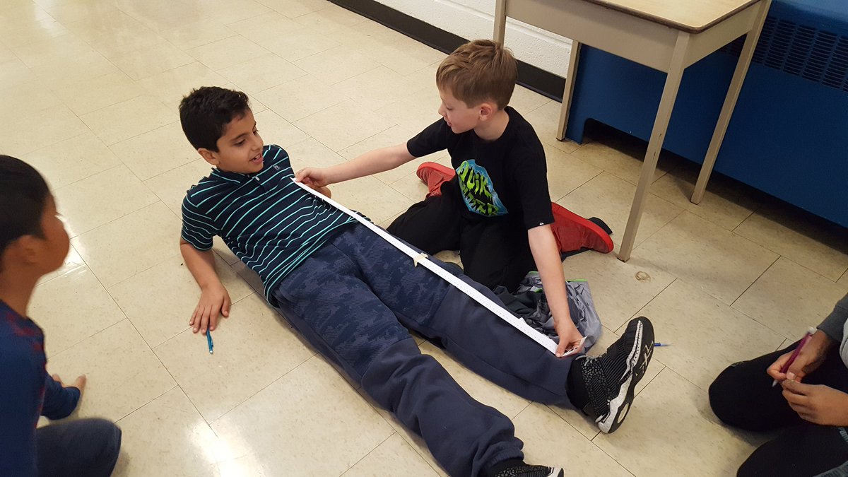 MrsLFoster's tweet photo. Converting units of measure. Using our body as inspiration. #skeletonbones #measurement #Halloween2017 https://t.co/ER7oxxmm75