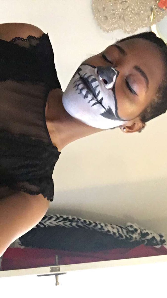 queen_lionessx's tweet photo. Was feeling myself this weekend so I’m gonna spam 👑🖤 #Halloween2017 #westfest2017 https://t.co/1rmSwcL7BO