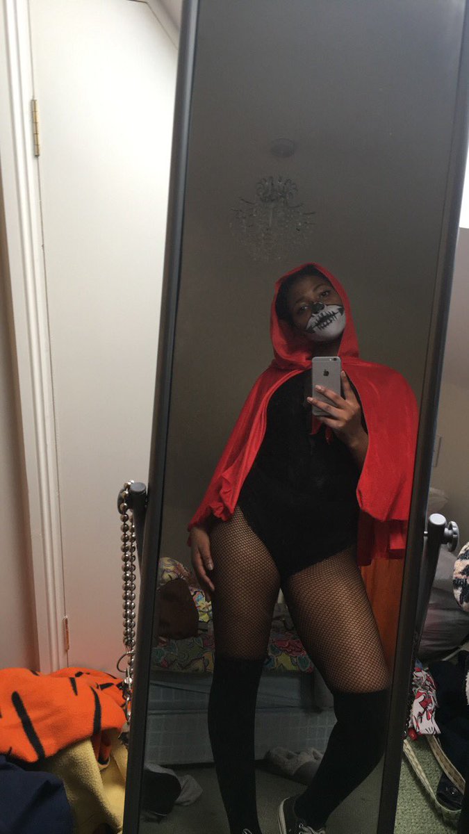 queen_lionessx's tweet photo. Was feeling myself this weekend so I’m gonna spam 👑🖤 #Halloween2017 #westfest2017 https://t.co/1rmSwcL7BO