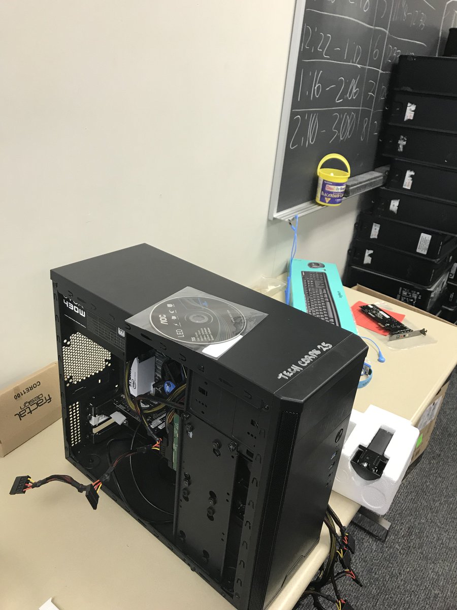 PitTechMHS's tweet photo. Lab 3 - Building our PC  #PTBM  #ThisIsSTC https://t.co/qmRj4ehKfS