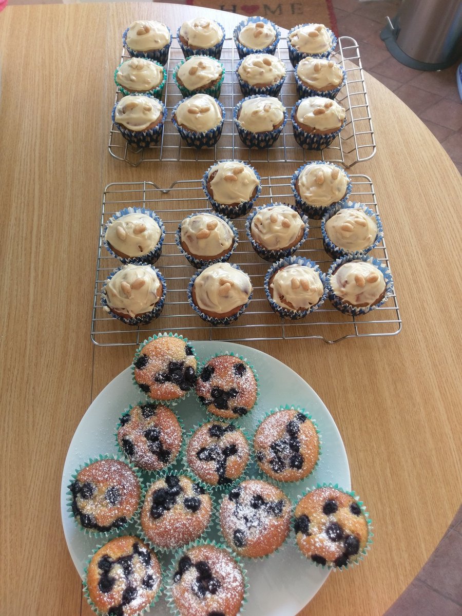 Clongy1984's tweet photo. Productive day baking to raise ££ for @CFKKEY103 #1000Faces. @oggie272 taking them to his @NWAmbulance station. #SmashedTargetAlready https://t.co/3vW0Zq77nq