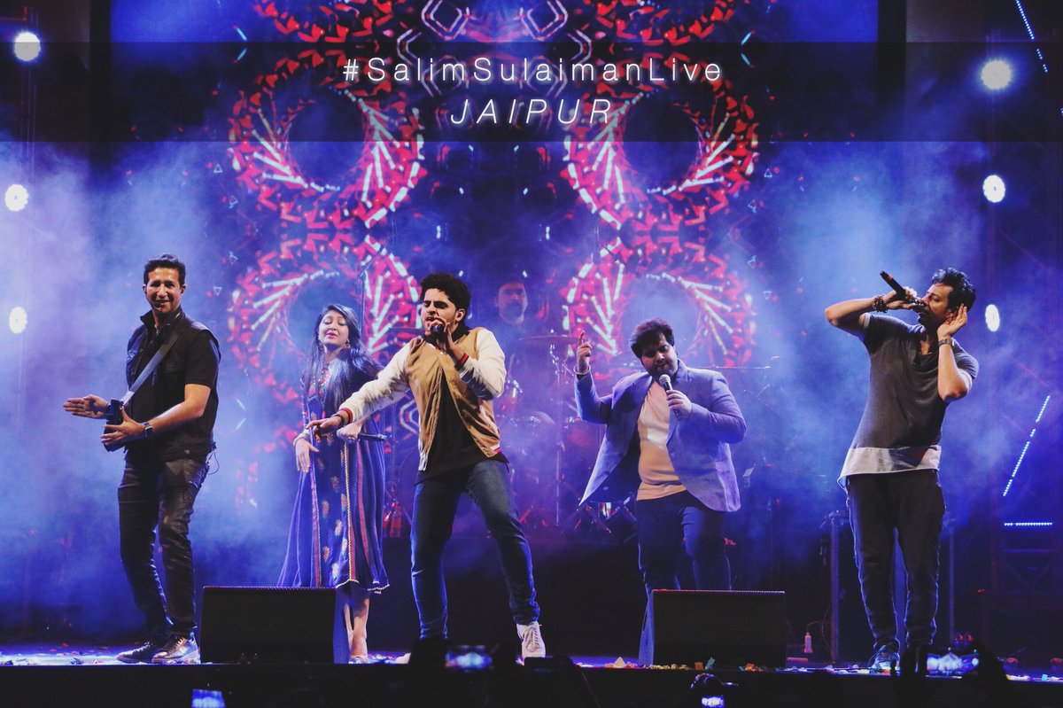 rajpandit17's tweet photo. Oooh, don’t we look good together!
#Saturday night in #Jaipur for the #No1YaariJam.
#SalimSulaimanLive #SSLive2017 https://t.co/BxSdEmSH4b
