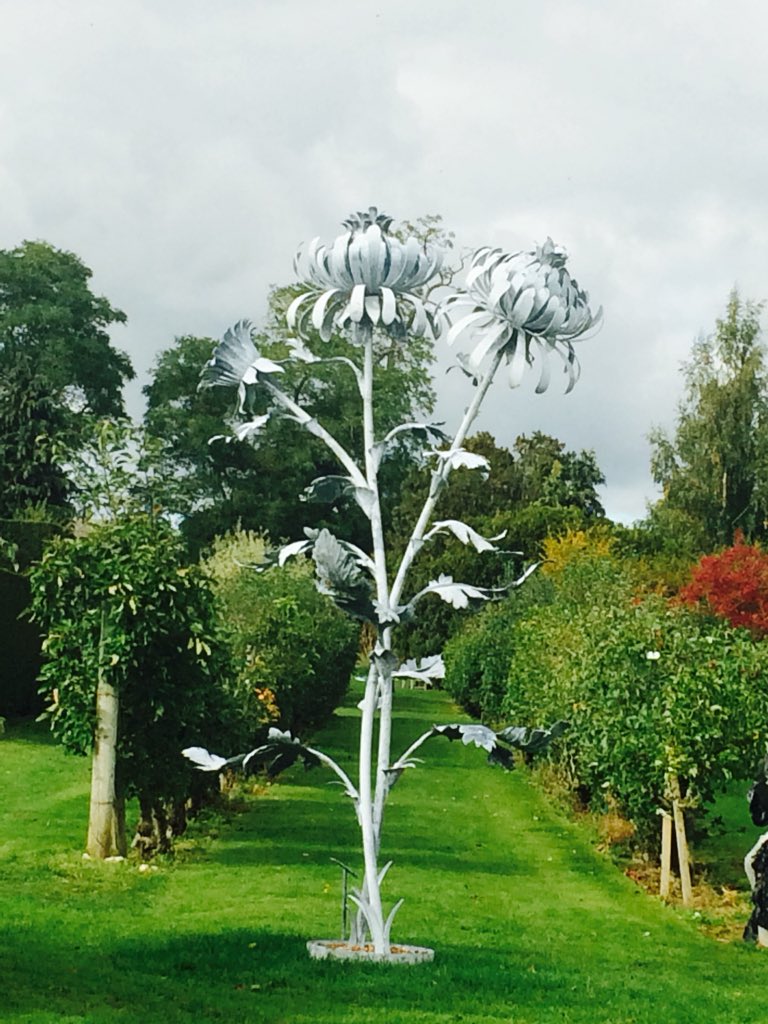 <a href="/jenny_pickford/">jenny pickford</a> statues looking lovely in the afternoon sunshine <a href="/waterperry/">Waterperry Gardens</a> @artinactionSB