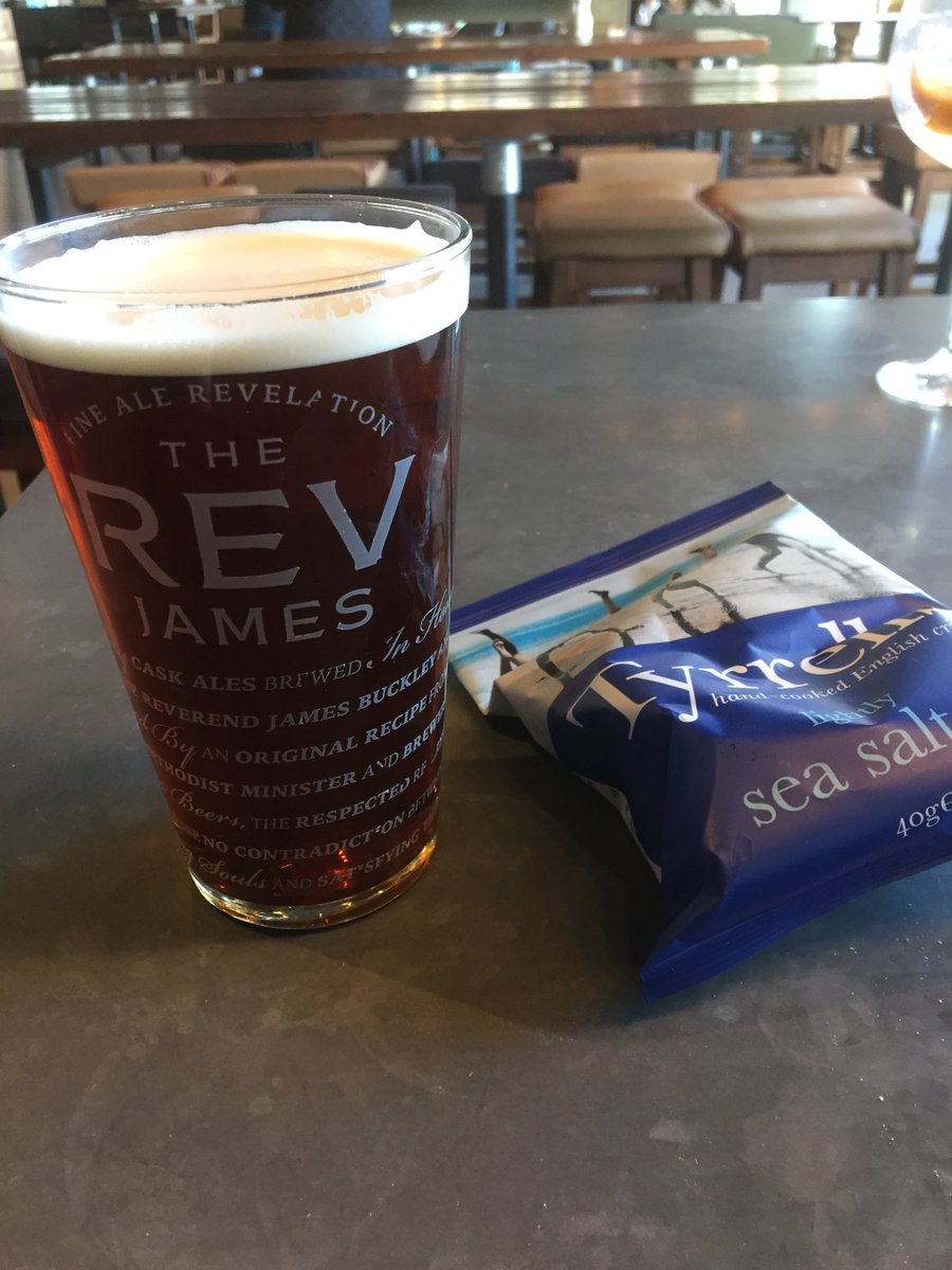 stupicko1's tweet photo. #beeroclock #crisps #therevjames https://t.co/vIxoylPB2D