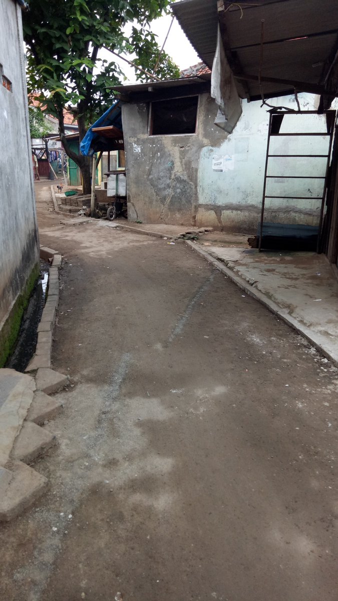 ulfahyahud's tweet photo. @Kota_Tangerang mhon bantuannya paving blok di kp.warung mangga RT01/02 no. 76 kel.panunggangan kec.pinang dicopot tanpa instruksi resmi. https://t.co/a6zSljTAbj