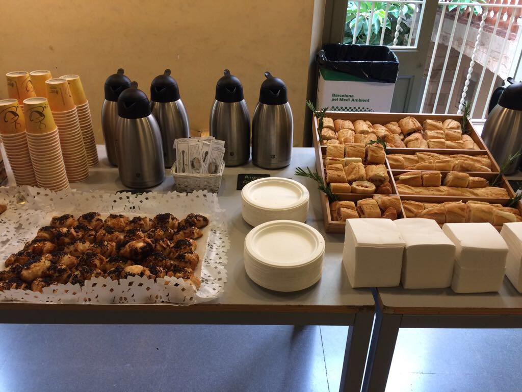 2ENCorrectores's tweet photo. Gracias al catering del #ENC2, @FeedingSpain ha donado 75 raciones de comida a personas que lo necesitan. #linguasaraosolidario https://t.co/AtYD3Zh0iL