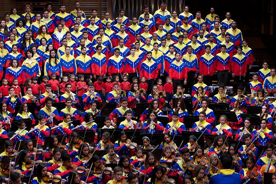 elsistema's tweet photo. La música es un reflejo del alma de los pueblos. #SomosElSistema #42añosTocandoCantandoYLuchando https://t.co/7oTBIZj0N5