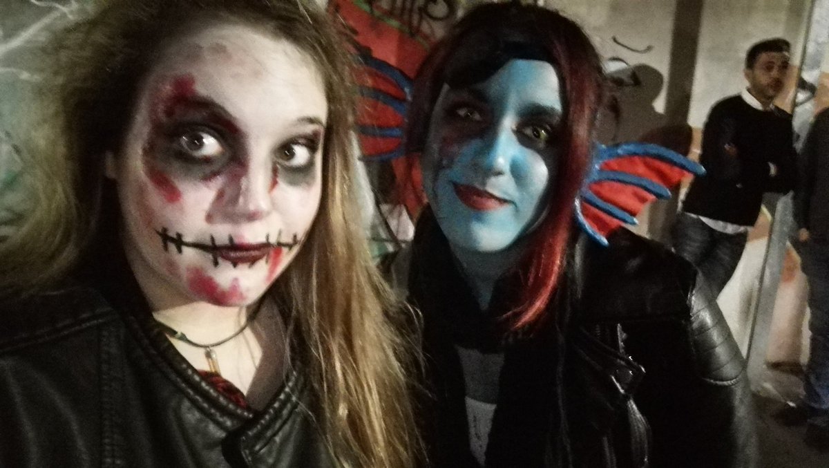 PaulaParpi's tweet photo. #zapeandohalloween @martendrea las dos ibamos de cosas. https://t.co/HXJFHMYdZf