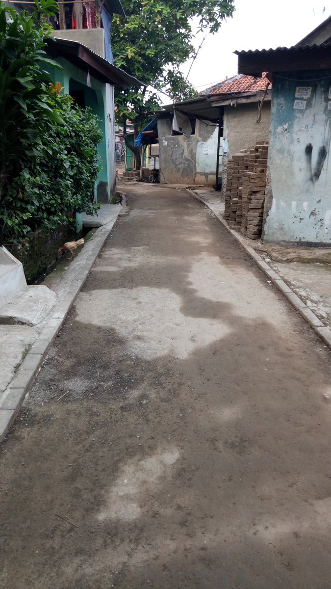 ulfahyahud's tweet photo. @Kota_Tangerang dan ada oknum memasang paving blok jalan dihalamn rumah mereka,mohon untuk pemerintab kota tangerang menindaklanjuti. https://t.co/RWi3o2Cavv