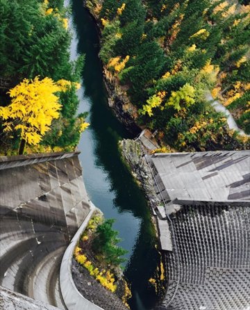 skagittours's tweet photo. Hello from above! Pic by IG user: moi93garcia #SkagitTours #SeeSkagit #PNW #PNWonderland #RossDam #NorthCascades #Travel #DiabloLake #NWdams https://t.co/HjuBfVeldt