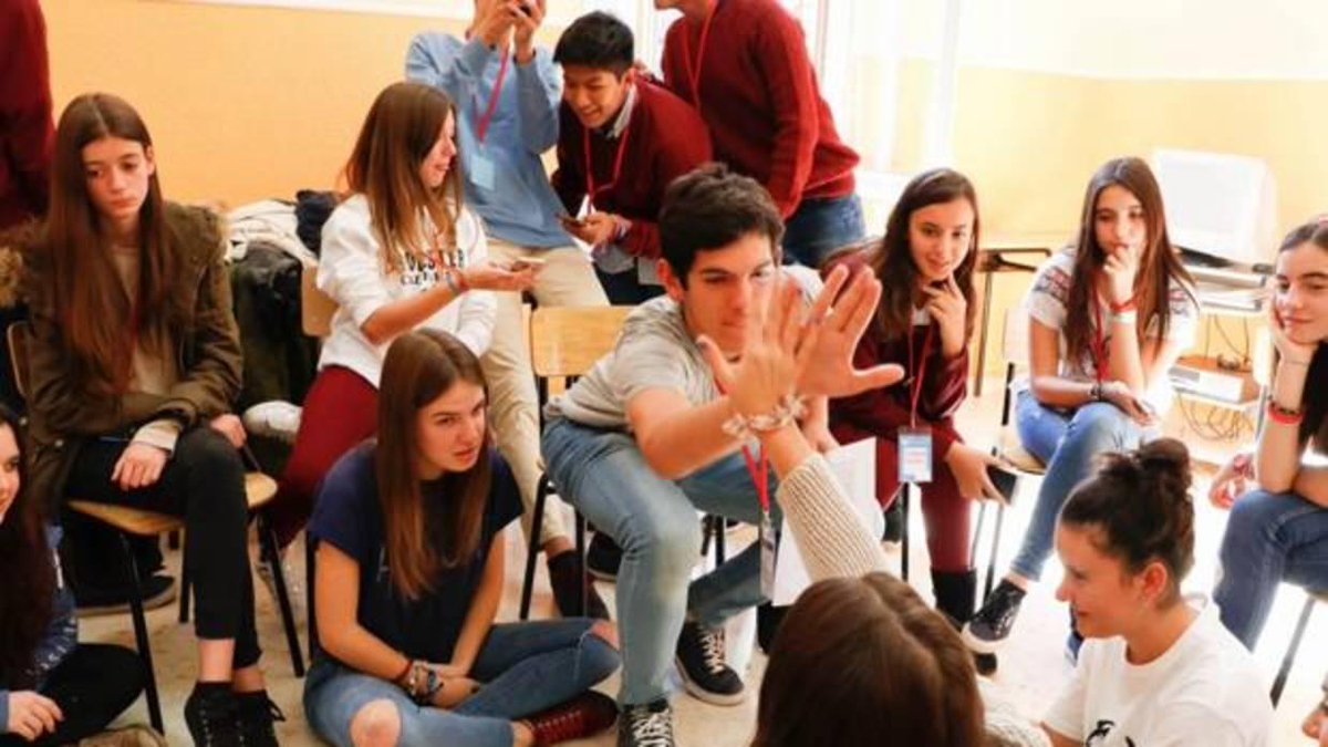 App_Colegios's tweet photo. «Scholas», un proyecto educativo que impulsó el Papa Francisco hace 20 años. Vía @abc_es  https://t.co/a1OBOMF3lA  #Educacion https://t.co/VqCbuGbomE