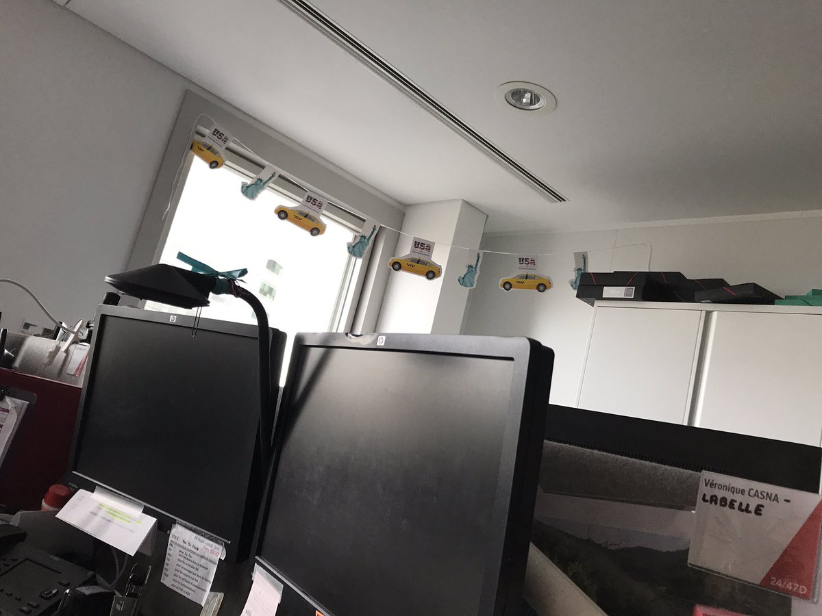 VincentBAPTISTE's tweet photo. Des couleurs pour égayer les murs blancs de la compta @Elior_France, merci au #MarketingEnseignement ! :) #TourEgée #WellAtWork https://t.co/QDOu9NUmK9