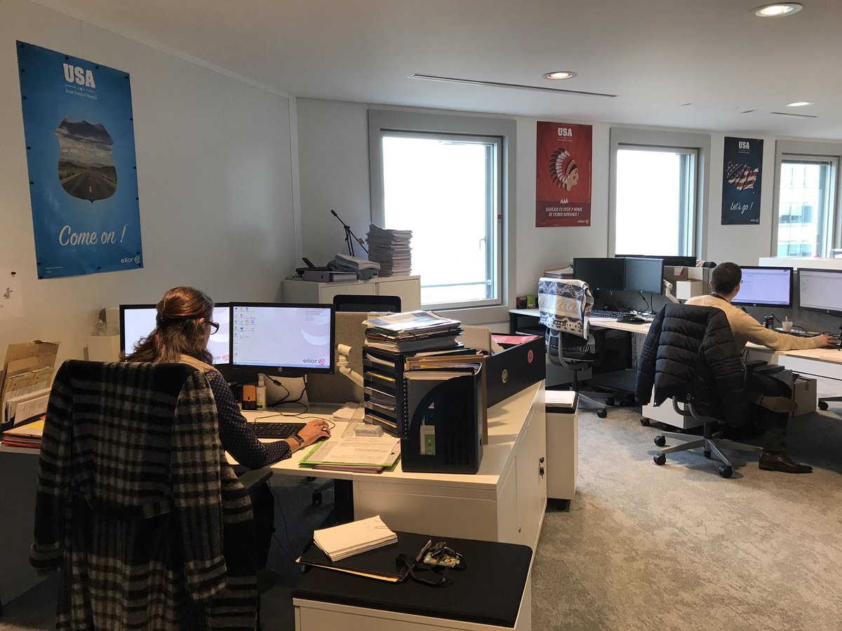 VincentBAPTISTE's tweet photo. Des couleurs pour égayer les murs blancs de la compta @Elior_France, merci au #MarketingEnseignement ! :) #TourEgée #WellAtWork https://t.co/QDOu9NUmK9