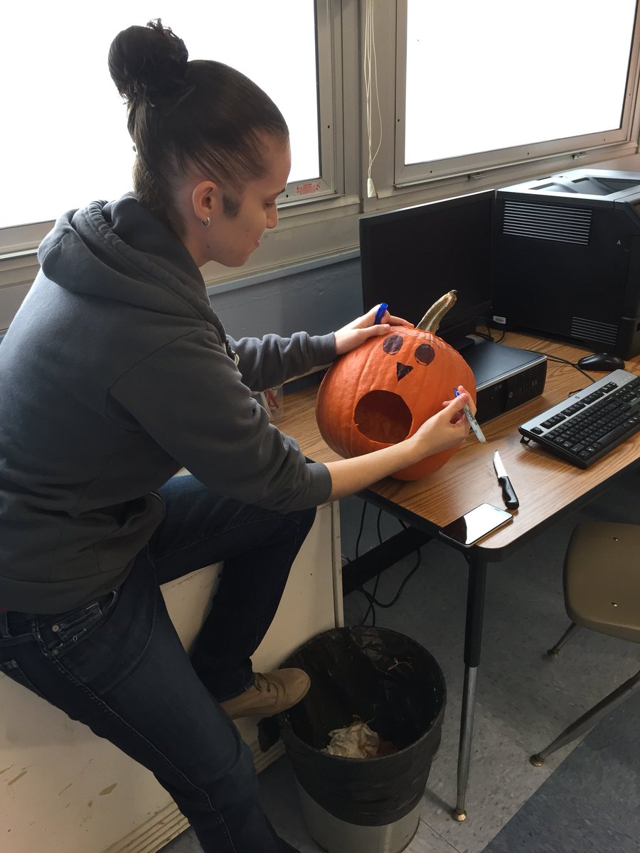 ChapmanKchapman's tweet photo. @dblockchem is carving a pumpkin for tomorrow’s Halloween themed chemistry lesson. https://t.co/WVA50jP0C6