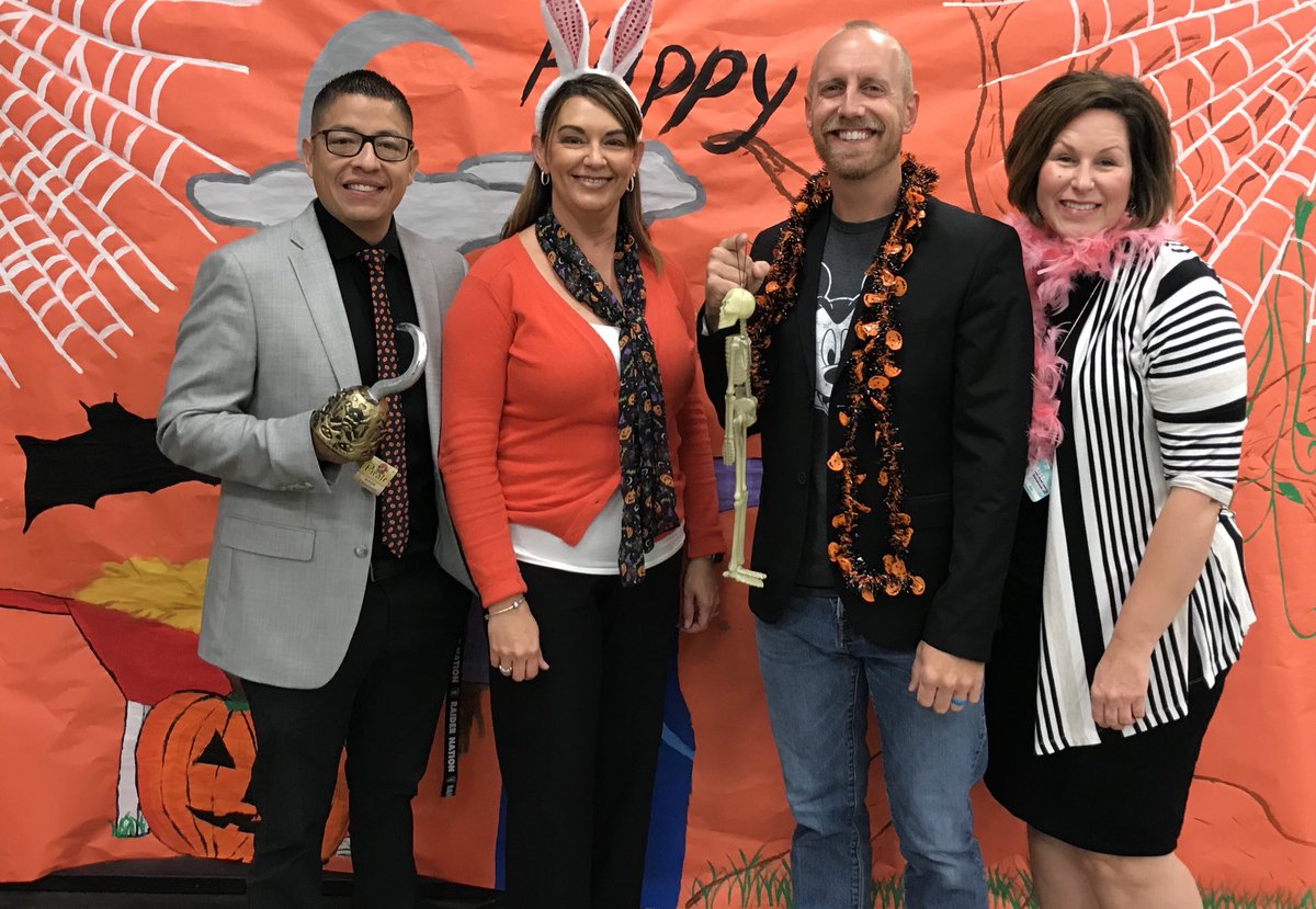 209Principal's tweet photo. The team to rocking the Halloween theme WCHS art students created for our PD day w all CUSD 3rd grade. 🎃 #cereslearns @SVGiants @Vparks_elem https://t.co/ghhyIH61KU