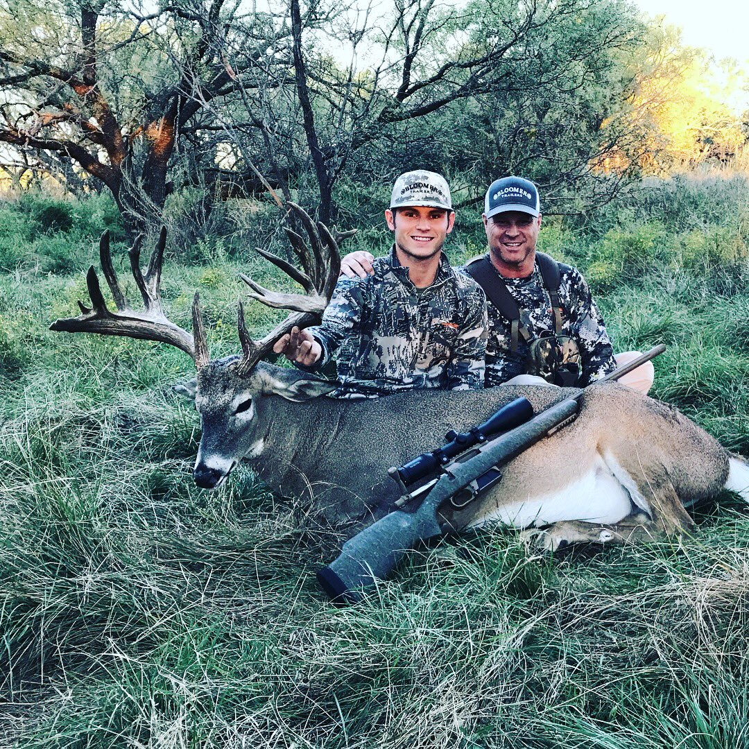 caseydband's tweet photo. My buddy Jake Bloomer hammered this monster @OneStarRanchTX @Jake_R_Bloomer @RandyBloomer @BloomerTrailers https://t.co/qYLUJP6L3B