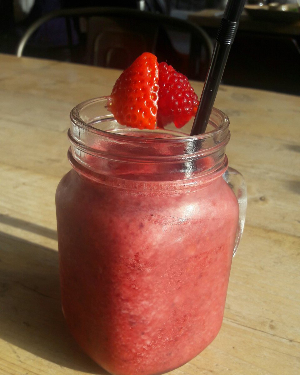 yourself_1st's tweet photo. Treated myself to a Berry Burst smoothie 😍😍😍#smoothie #healthy https://t.co/4AdmTRrfwz