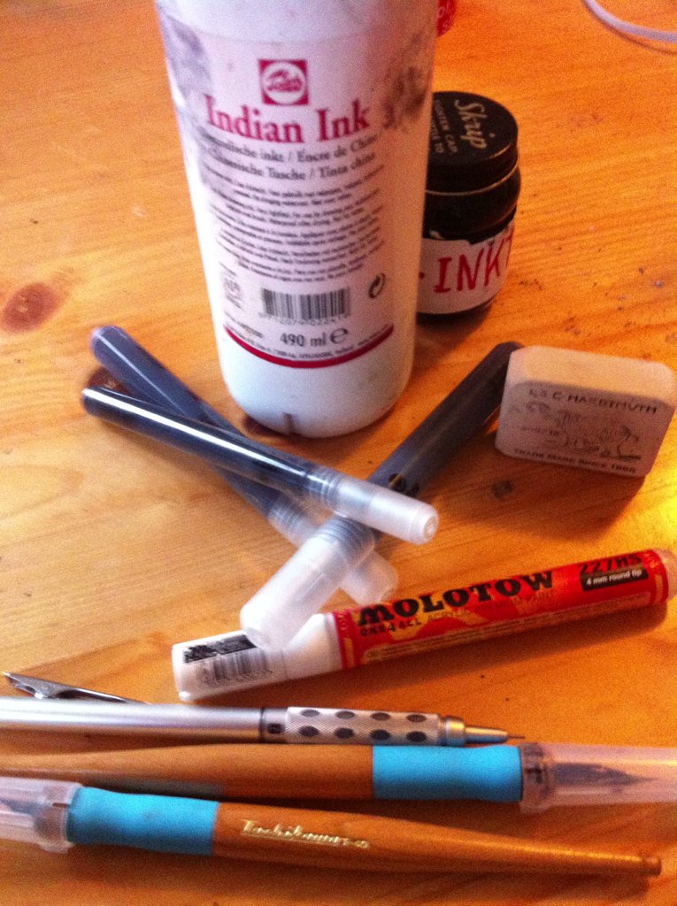 1V100N's tweet photo. Tools for drawing and inking! #talens #indianink #mtn #markers #tachikawa #dippen #pentel #graphgear #l&chardtmuth https://t.co/DkZxpT78dL