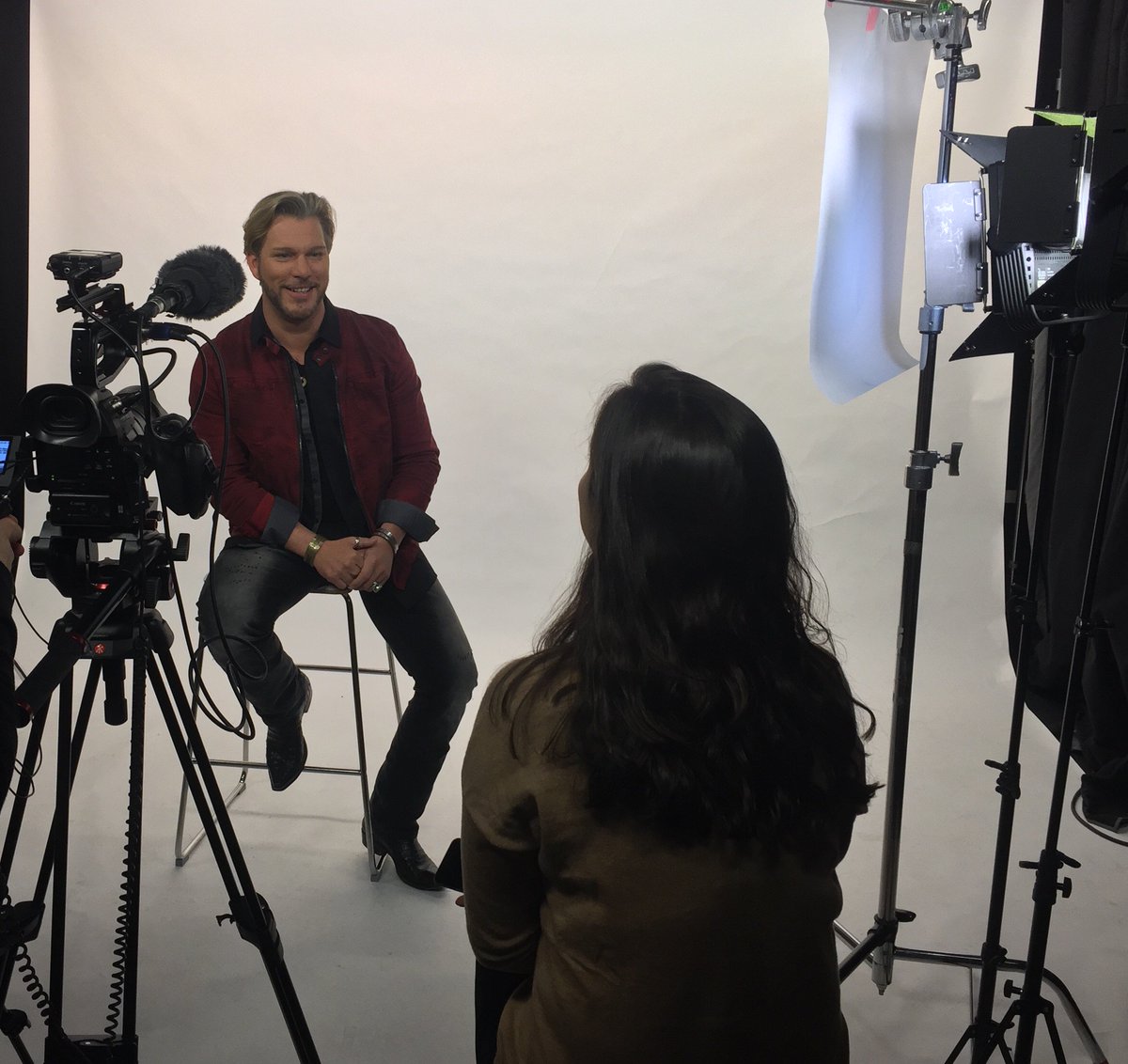 CWBYall's tweet photo. Early morning in NYC! Back-to-back interviews, chatting about my new album #TopShelf. Thanks for having me, @foxnewsradio! https://t.co/LzcGBcaDgZ