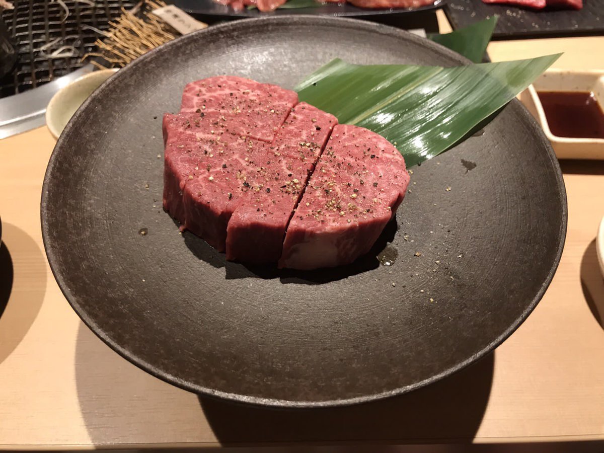 kogaoni's tweet image. 今日は社長さんと会議の後に
会食してきました👌

社長さんにこれからも事業を一緒にもっとデカくしていこうと言っていただきました。

これからもデカくしていきます🙌