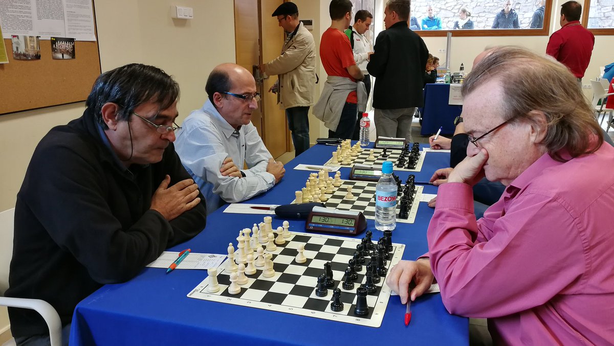 liendochess's tweet photo. @fcajedrez ¡Veteranos: eso sí que es afición! https://t.co/FETz3X4kIK