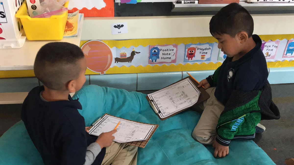 scardella24's tweet photo. .@CICSWestBelden KDG comparing their Reading the Room words they found #studentagency #collaboration #authenticconvos #WeAreDistinctive https://t.co/99Da92Adlw