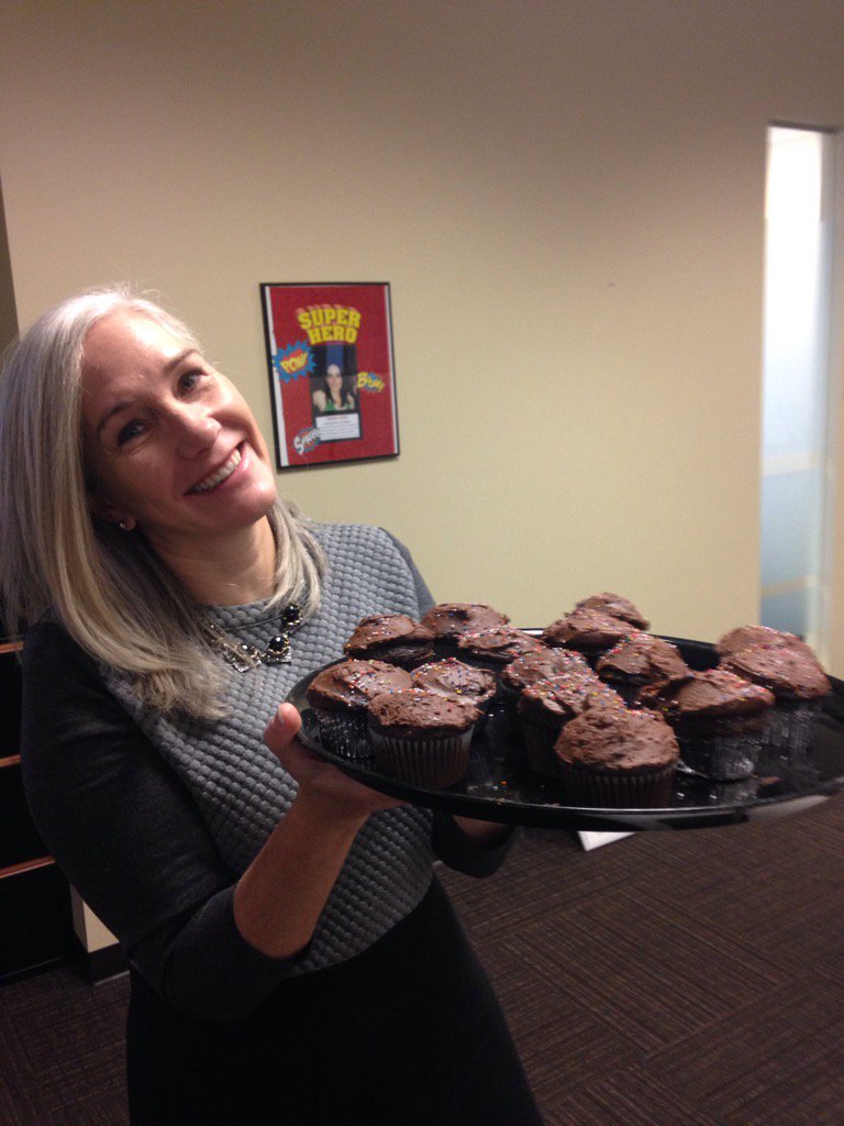 simmsie's tweet image. #10000cupcakes #donate#epsilonemployee Cupcakes for a great cause by our fabulous client, KitchenAid!