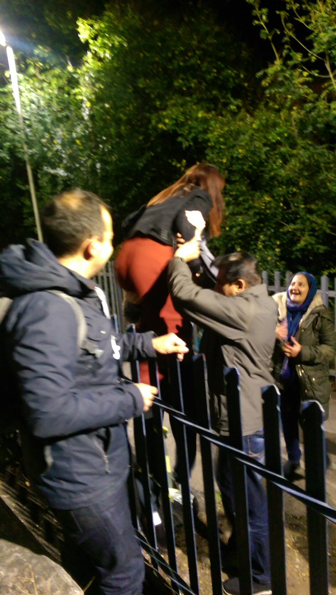 VHitkari's tweet photo. GWR at Langley, station. Train arrives, gates locked! Climbing and injuring ourselves, no response to email I sent, sad!@GWRHelp @NRE_GWR https://t.co/tSAROSspqV