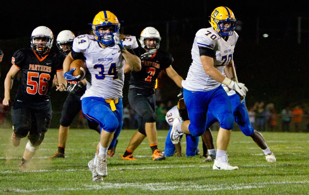4thDownMag's tweet photo. We're recognizing the top performers from Week 9 in the MPC and TVL with 'game balls': https://t.co/ZMqiWXdjw9 https://t.co/0L109VvgRP