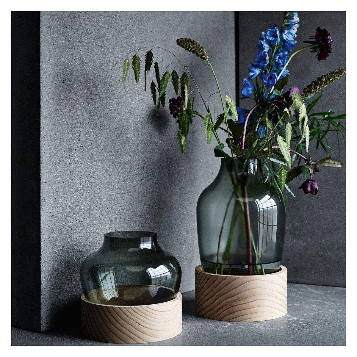 flindersde's tweet photo. Unser Produkt der Woche: die High Vase von Fritz Hansen. Toll, nicht? 😊Weitere Vasen unter: https://t.co/65gJ1MooJr https://t.co/kdTB2gDN3g