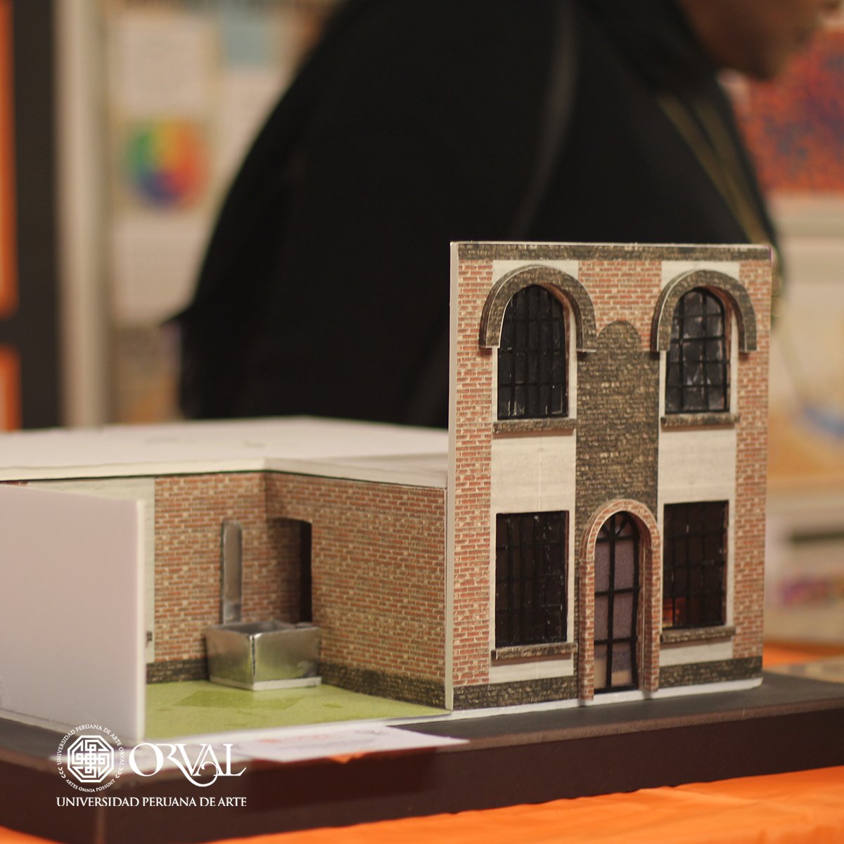 UOrval's tweet photo. ¡#ExpoOrval! El tercer día de la semana Orvalina se realizó la exposición de los mejores trabajos del año académico. Mira las fotos.🎨😀#arte https://t.co/k3zUU42AJz