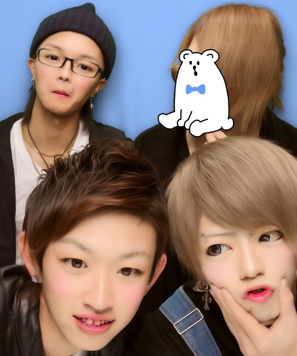 koolkato8's tweet photo. 土日充実しました😁😭
ホスト組とマサキと羽実の文化祭行って
夜大村と合流🎊
わざわざ神奈川からありがとう😊
大親友ですわほんと😊
よーし明日からニート脱出💪💪 https://t.co/y8tQp64LGe
