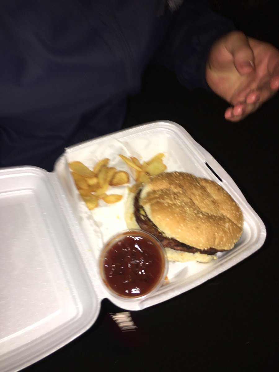 cam_whitley's tweet photo. @GordonRamsay rate my burger and chips https://t.co/yMYKisXhmE