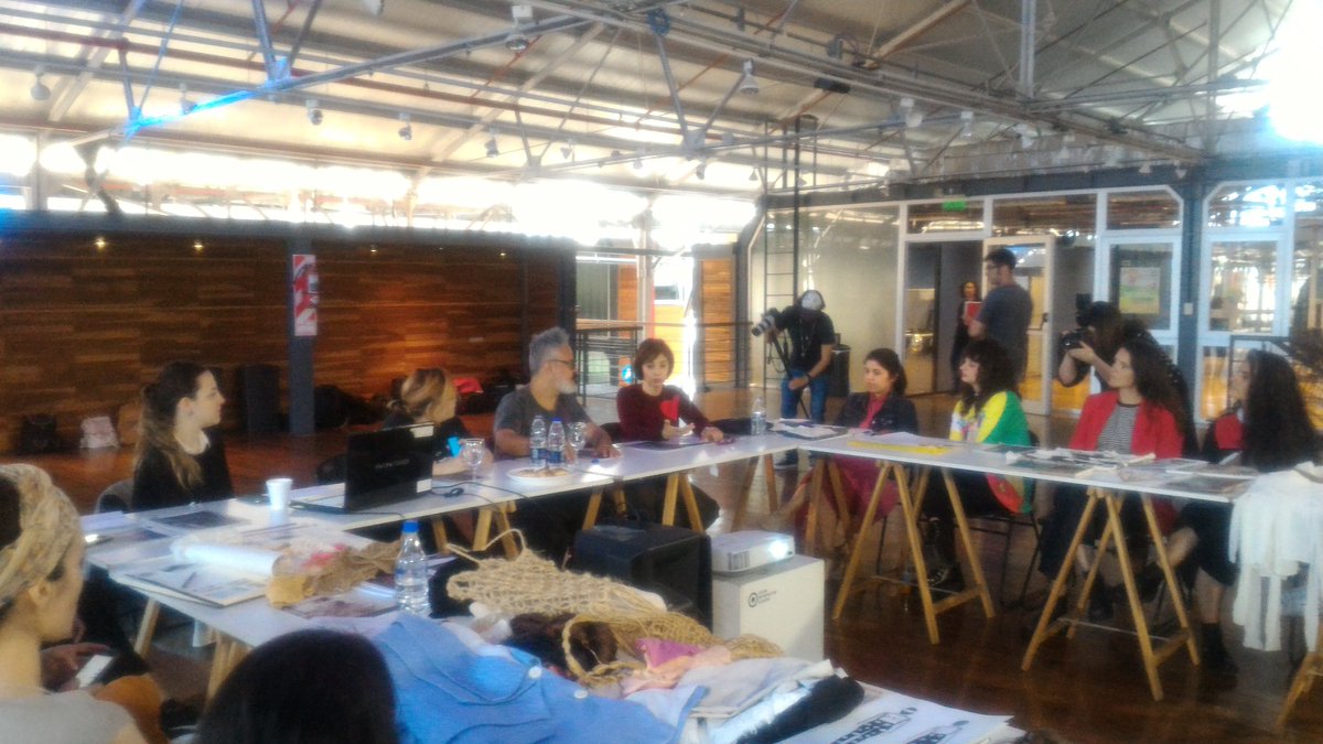 BAmodaydiseno's tweet photo. @ronaldofraga reunido con diseñadores argentinos conociendo sus trabajos en el #CMD #BAModa https://t.co/SfHWVCjyFx