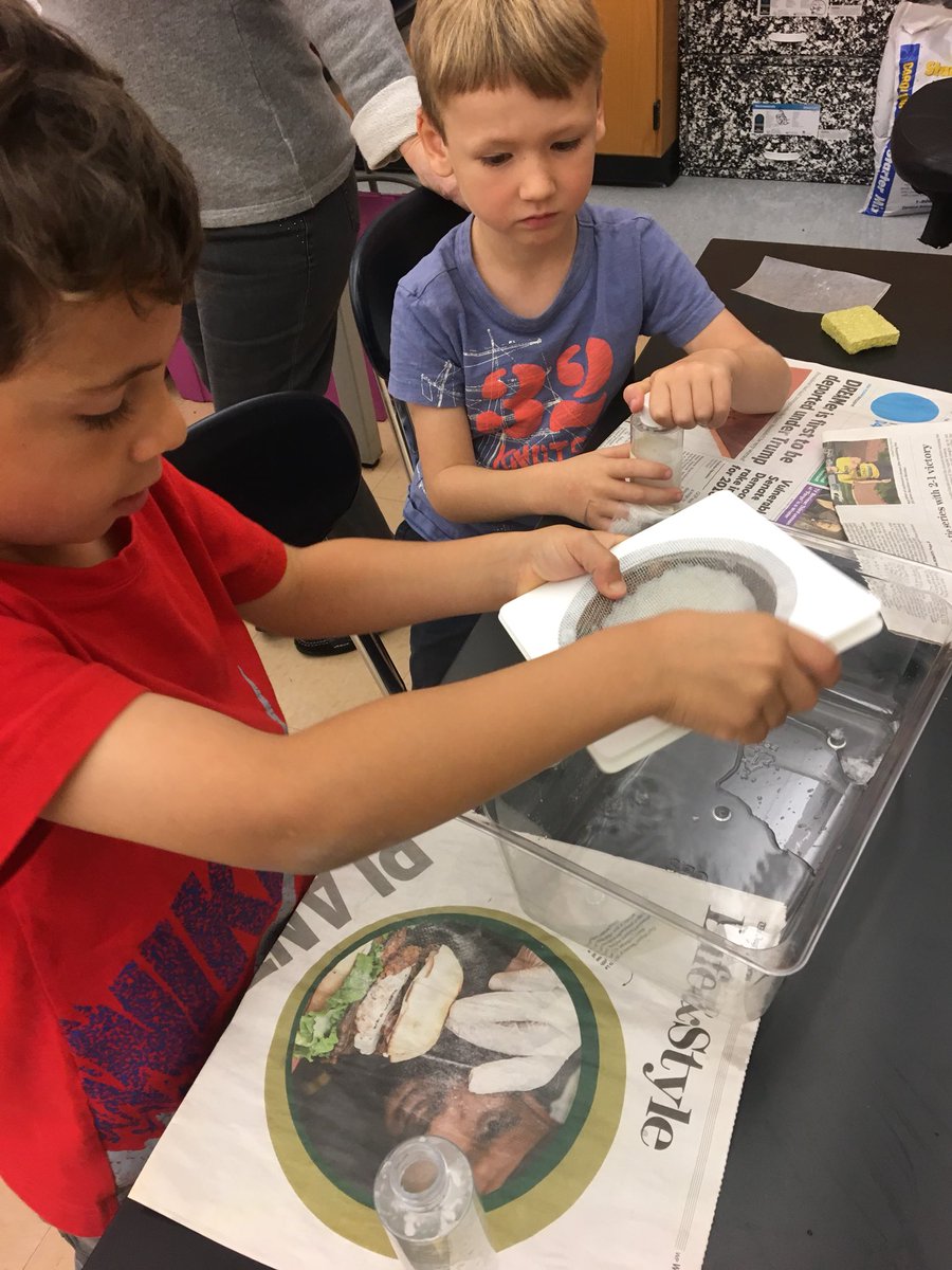 bxvsciencegirl's tweet photo. K students make paper and learn how new paper can be made by recycling old paper 🗒🗒
#recycle
#handsonlearning
#staycurious https://t.co/JLfmXyw0hB