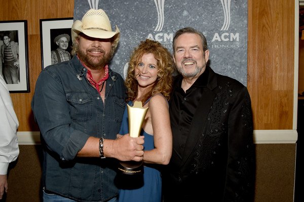 With Laura Savini and @realjimmywebb at the #ACMHonors. 🏆 https://t.co/i9FIZZhwU7