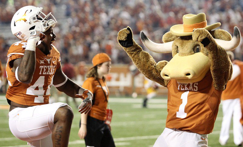 UTAustin's tweet photo. He’s starred in a video with @BradPaisley, shared the stage with @MAJORLAZER and gone viral dancing 🤘 Meet @HookEm: https://t.co/MvzLndjUiy https://t.co/h6rXKRu7g2