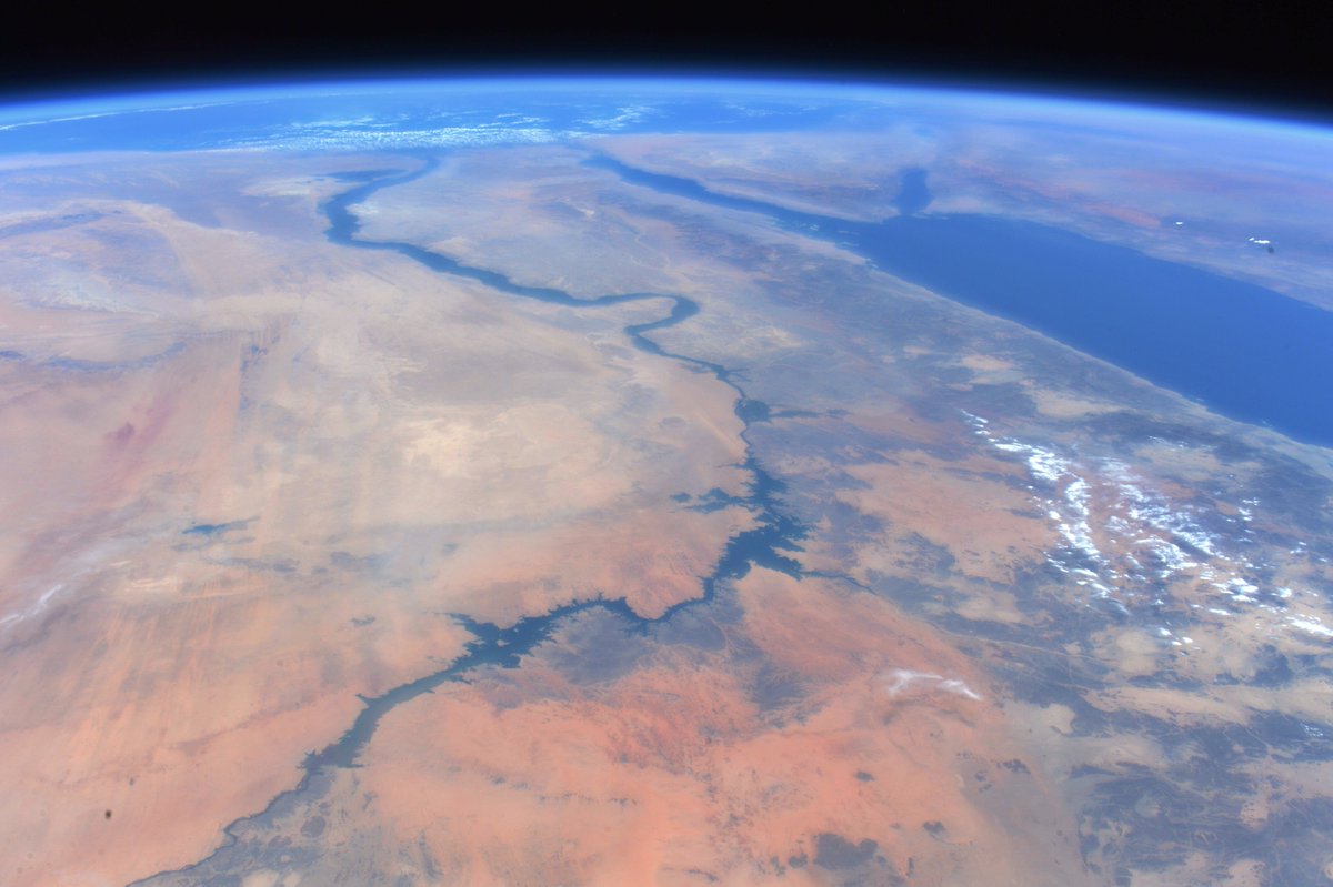 AstroKomrade's tweet image. Ancient &amp;amp; massive Abu Simbel Temples, relocated in 1968 upon the creation of Lake Nassar, Egypt. #OneWorldManyViews