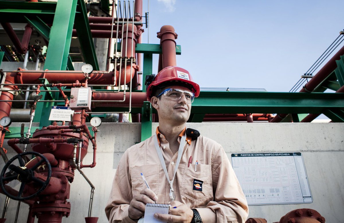 Repsol's tweet photo. "Las líneas (tuberías) rojas son nuestra responsabilidad", Samuel Espinar Atanasio. #somosrepsol https://t.co/S1PXCJq3Nt