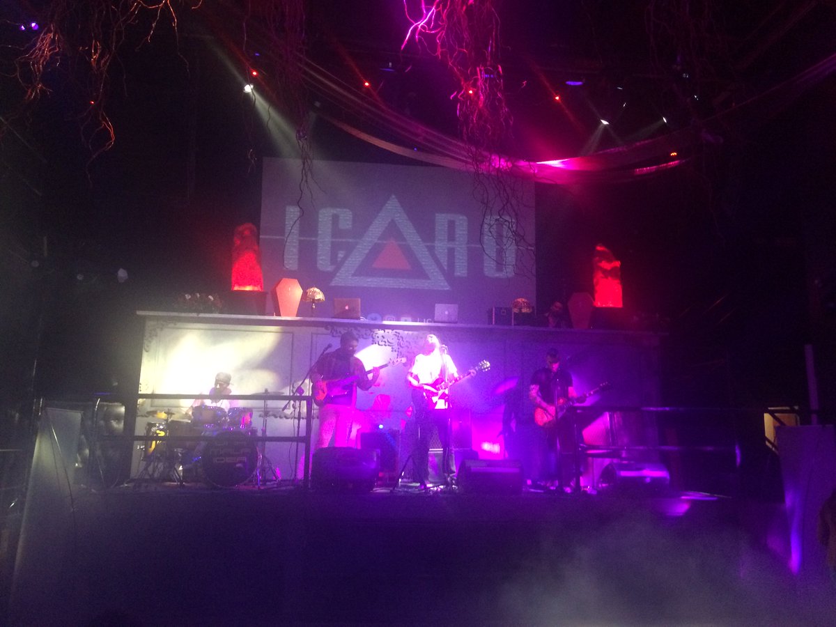 icarorock_'s tweet photo. #SomosIcaro Gracias por habernos acompañado en esta tremenda noche de música en @clubaraoz ! #SuenaIcaro https://t.co/F6wcmrRSvl #SuenaIcaro https://t.co/lvNLNTZQ3y
