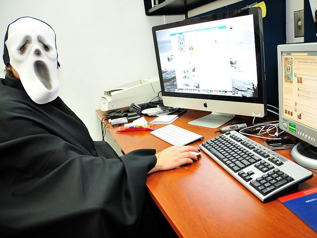 thehrhelpdesk's tweet photo. Celebrating Halloween at the office? Don't become an #HR horror story. Via @PeoplePeopleUS: https://t.co/NmLN4X0sNF https://t.co/wQkOk3bsek