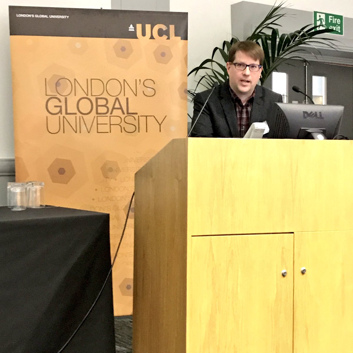 CABI_UCL's tweet photo. Session 3 of #ClearingTheBrain is centred around brain lymphatics, with David Atwell, @Rihel & @jonykipnis. #UCLDementiaSeminars @LWENCCRF https://t.co/g9JecXLzea